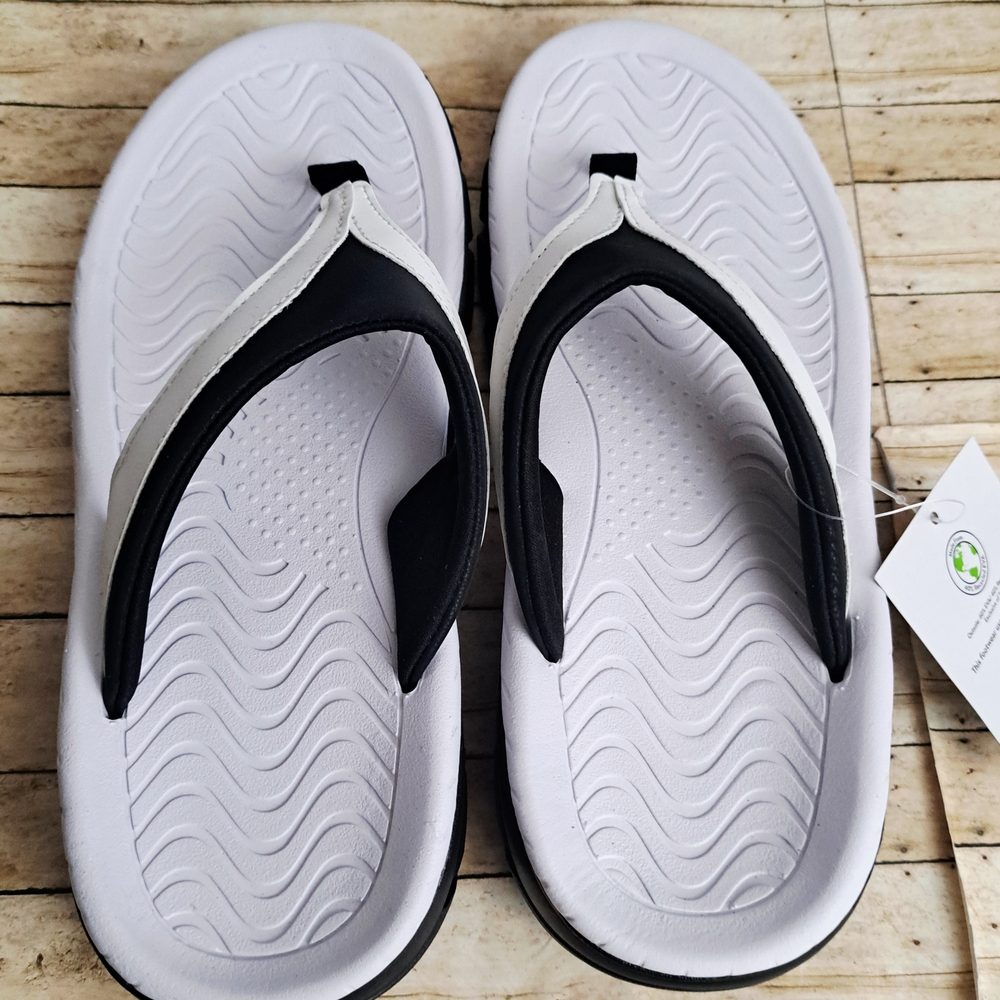 Athletic Works Women's Hightail Thong Black and White Slippers Sz   7